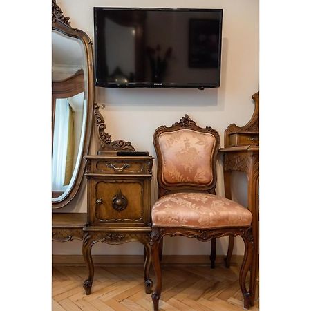 Downtown Antique Apartment Warsaw Luaran gambar