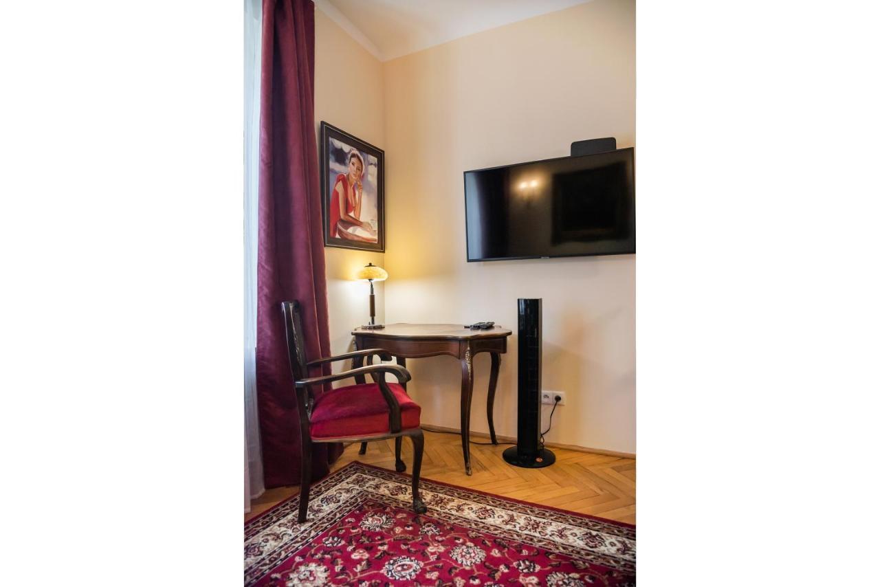 Downtown Antique Apartment Warsaw Luaran gambar